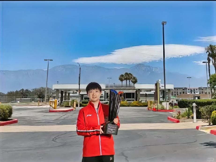 大胖小子：莎姐的脑袋真脑袋啊，一眼就看出来了！莎莎：小屁孩你瞅瞅你这话说的，谁