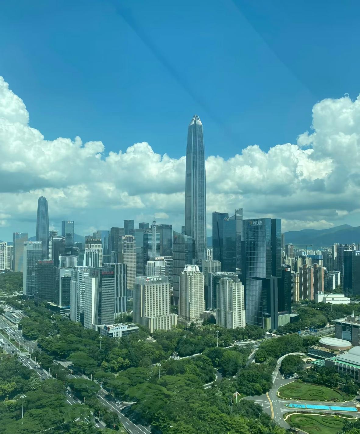 有两个同事他俩之前玩的挺好的，其中一个去贷款信用差贷不出来带着另外一个去了，另外