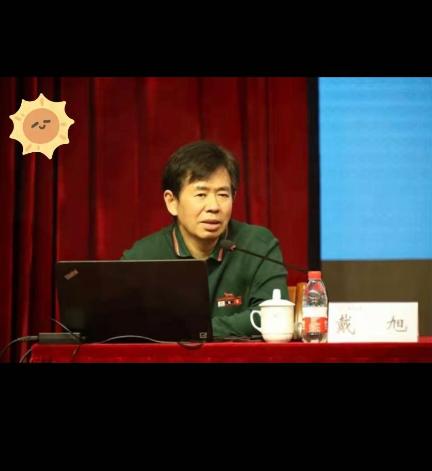 这回算是彻底踢到钢板上了。看看那几十万冲进戴旭直播间的在线人数，某些曾经