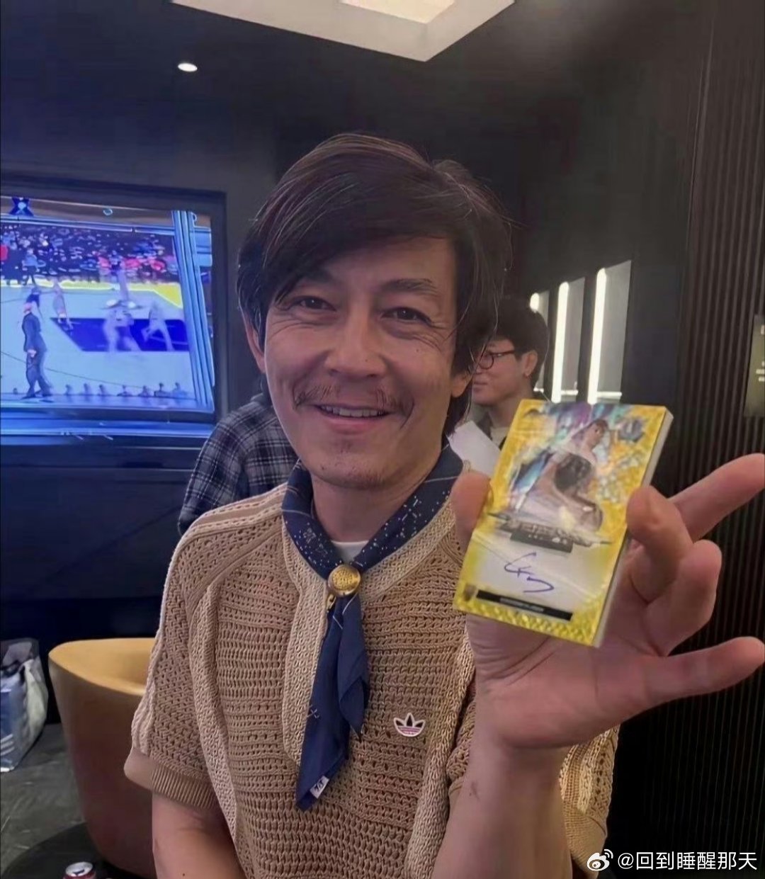 事实证明，穿衣打扮很重要。谁能认出这是陈冠希​​​