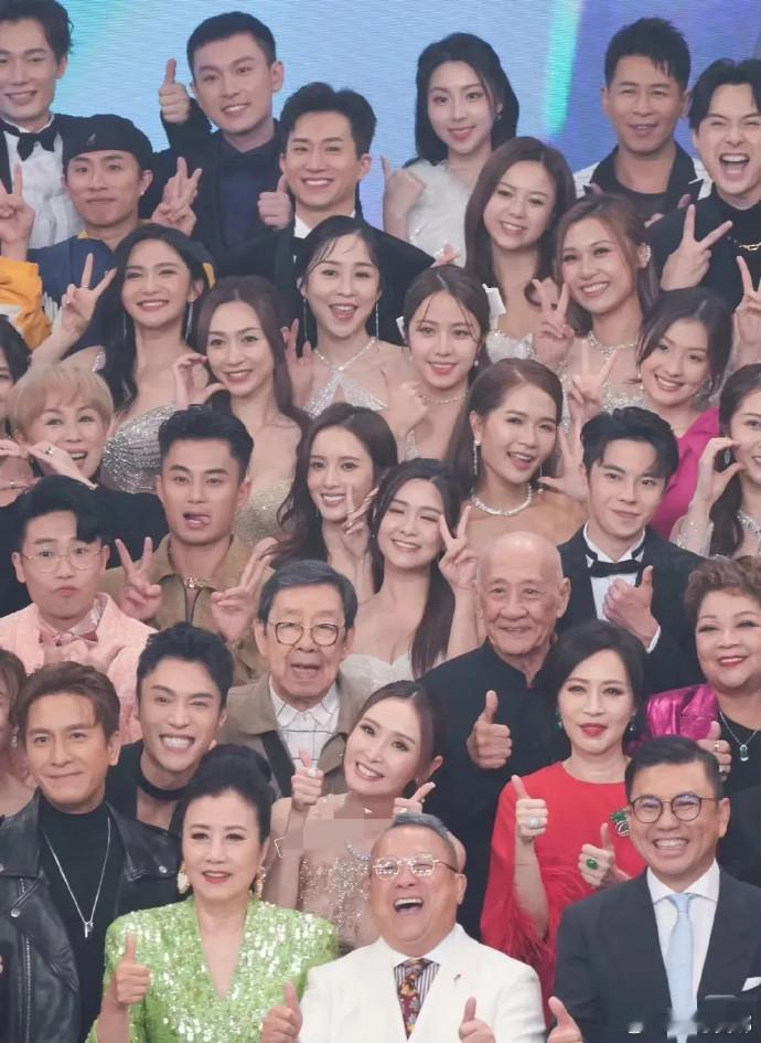 艺人的镜头感是真的强，这么多人没找到一个闭眼睛的​​​​