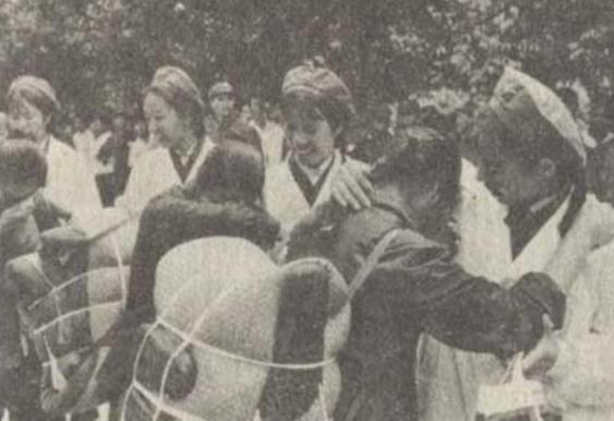 1979年6月22日，在中越边境线上，我国和越南举行了最后一场交换战俘的仪式。但