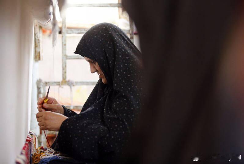 【12岁被迫嫁表哥次年生子！伊朗童婚女弑夫获“血钱”免死】海外新鲜事伊朗女性