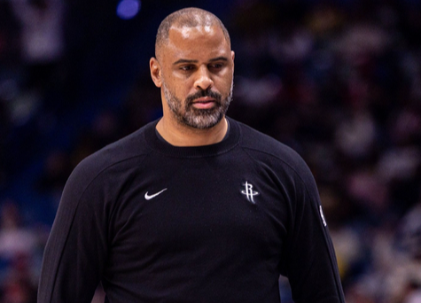 火箭真正的问题其实就是乌度卡乌度卡根本无法发挥火箭球员的特点，他讨厌那种有自主