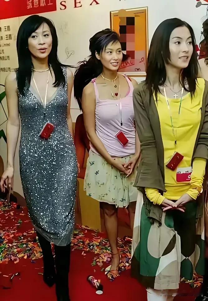 以前真的这样，胸前挂部手机就很时尚，连明星们都个个如此，刘嘉玲、朱茵、张柏