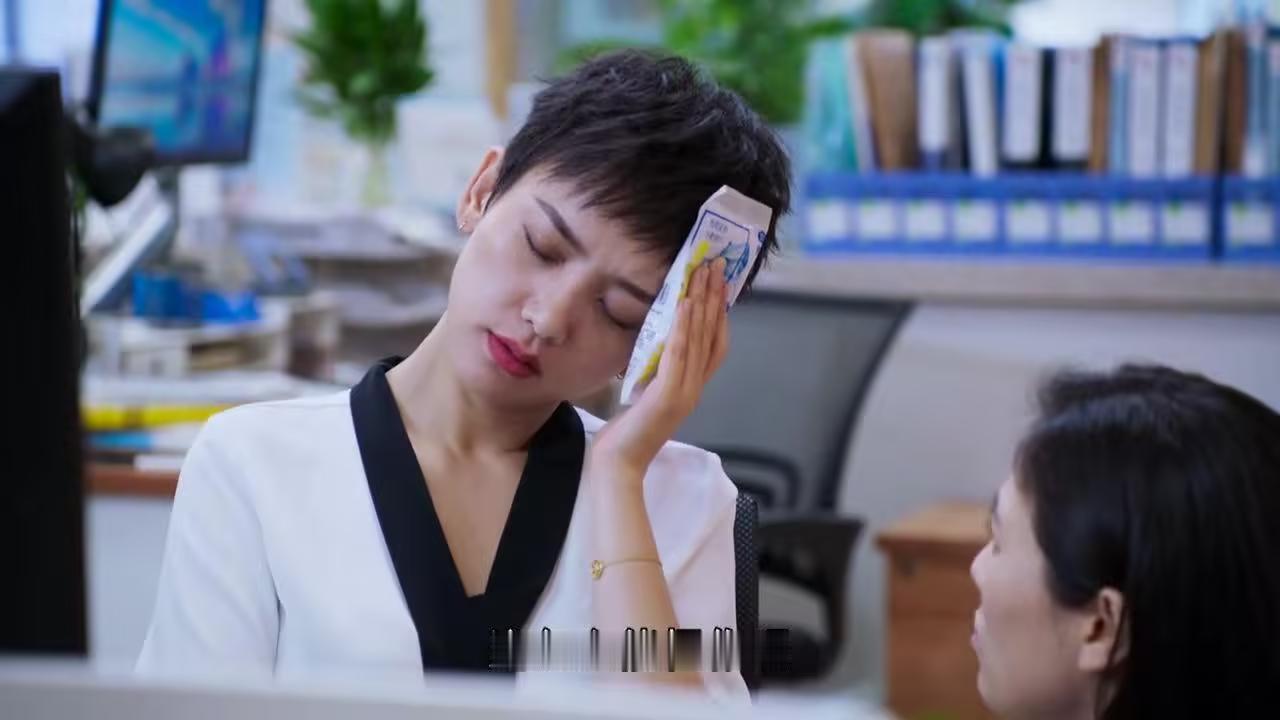 有生活作风问题的人是很难改的！我以前工作单位的一个女同事，是个大美女，就叫她小