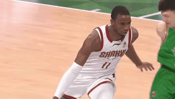 毫不夸张说，能治迪亚洛的也许就只有辽宁队。乌戈对迪亚洛的防守布置还是挺有针对性的