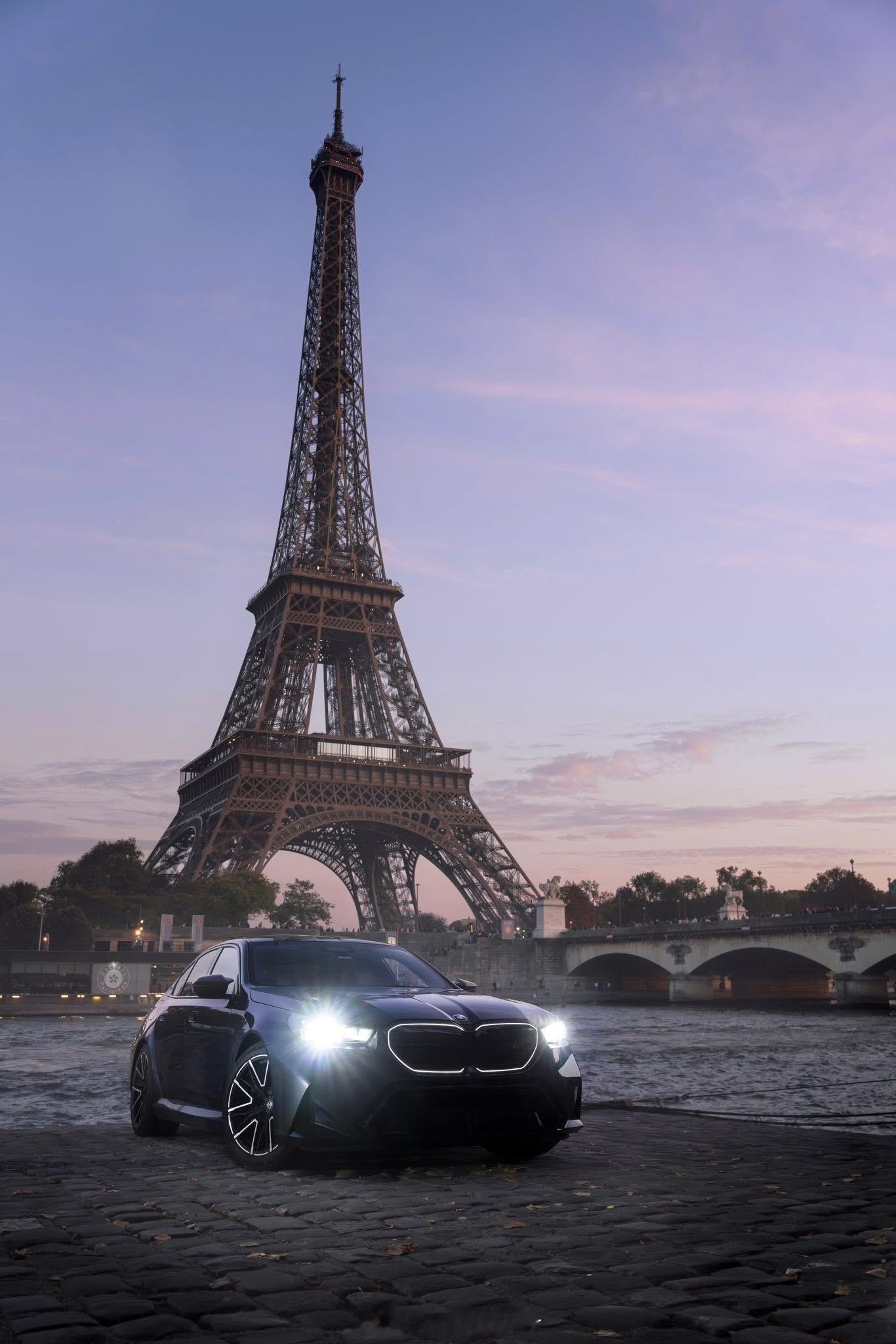 🇫🇷巴黎苍穹下全新宝马M5跟埃菲尔铁塔合影[爱心][爱心][爱心]​​​