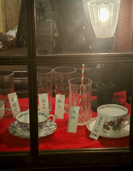 唐嫣用过的杯子都被收藏了这个吸管，确实很唐嫣还有王家卫用过的也很王家卫，谁