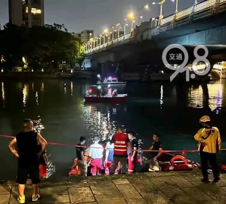 杭州一对夫妻吵架，三十多岁男子突然从桥上跳下，找到时已无生命体征。8月2日