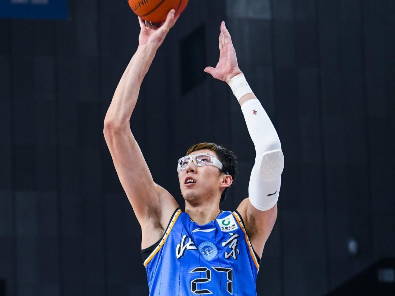 CBA最新消息：据篮球媒体人周赫发文点评北京男篮：“终于赢了！终结了上海的26连