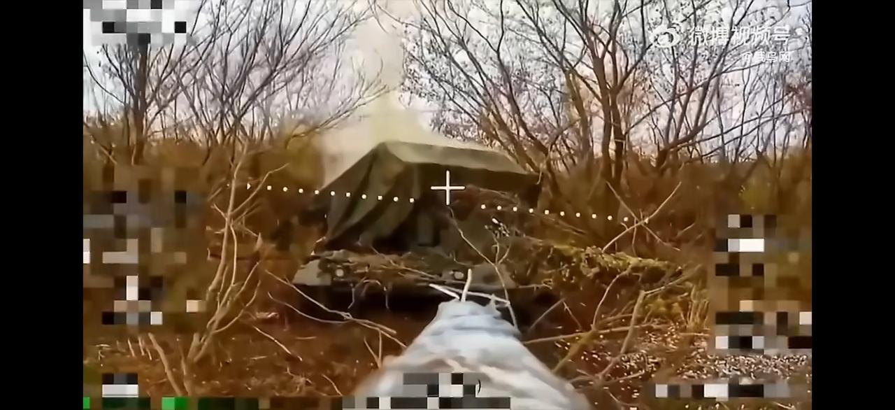 俄军的光纤FPV在康斯坦丁诺夫卡方向摧毁了乌军一辆豹2A6坦克。战术上是多架F