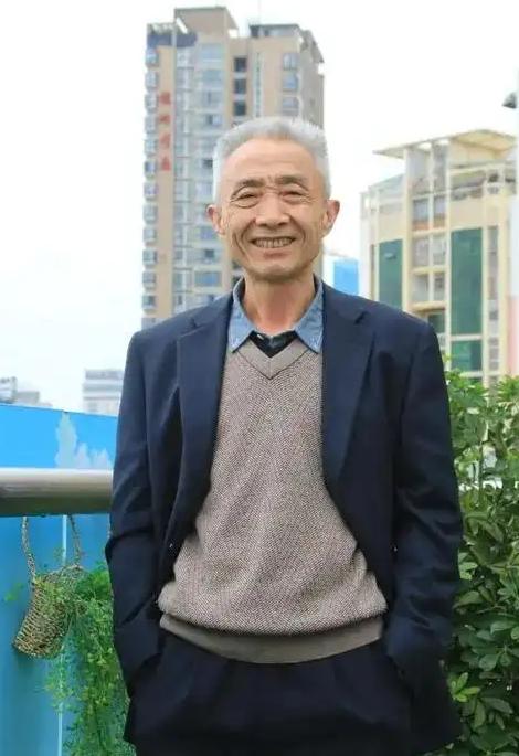 1977年，一个湖北穷小子高考考了289分，但由于消息闭塞，他就报考了华中师大，