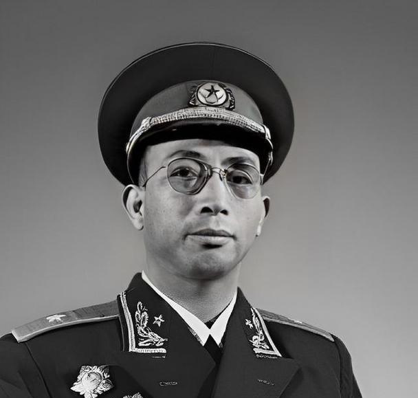 1952年，时任军区副司令员的李文清将军返回了自己的故乡，前妻跪在地上向他道歉，
