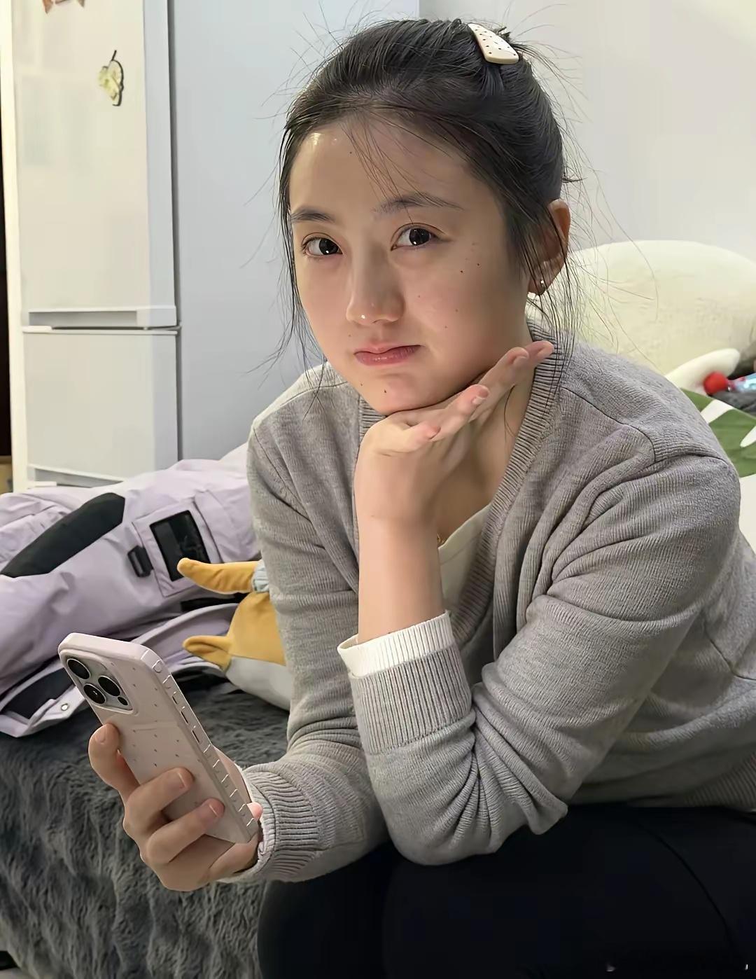 网上有人相亲说这个女的没化妆太朴素他要是不要？