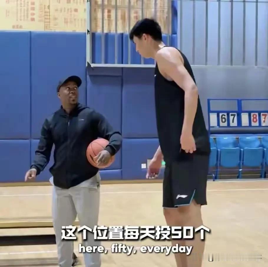 网传北控男篮已经与前广州男篮主帅米切尔完成了签约，而此举对于徐昕来说无疑是最不愿
