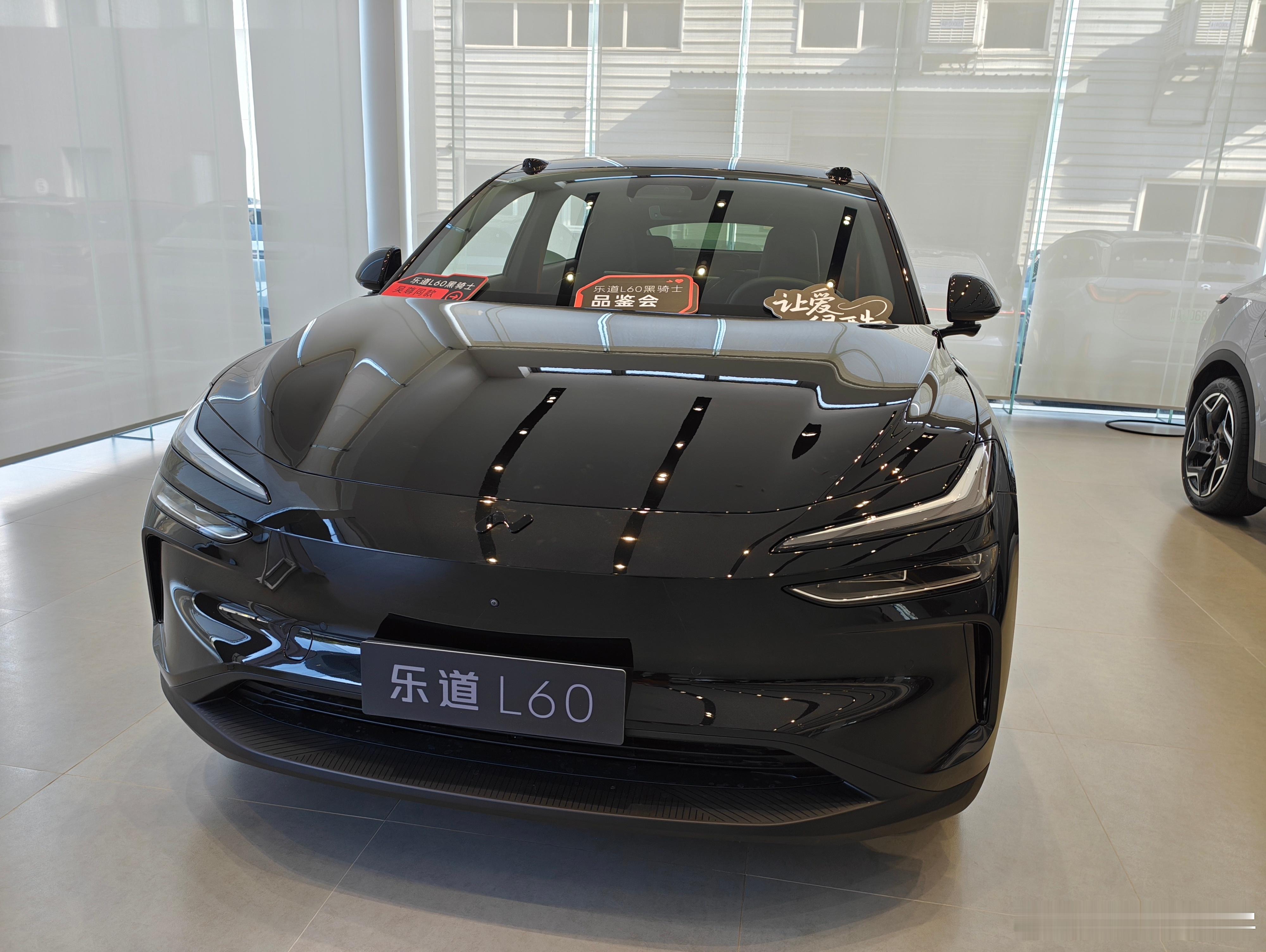 乐道L60黑骑士版，限量666台，比原来的版本加价5000块钱。这5000块钱你
