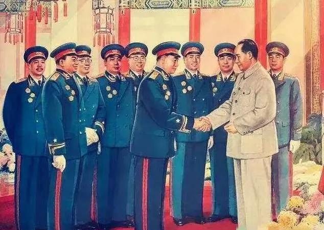 共和国开国十大元帅中，在1949年到1976年的27年间，只有两人未进入政治局，