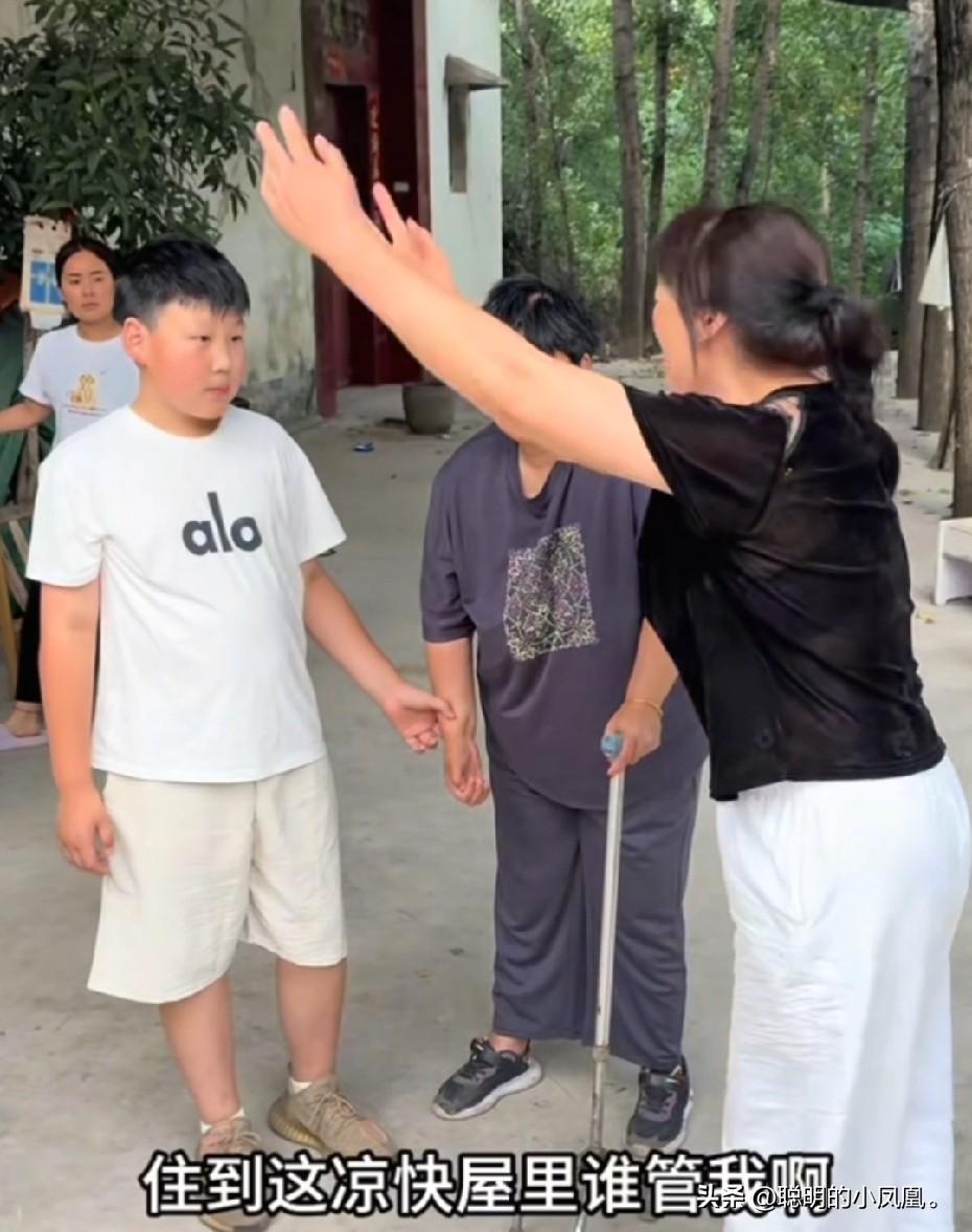 小故事！刘二蛋这两天肚子都快气爆了，因为高锐她妈在这里住的好，吃的好