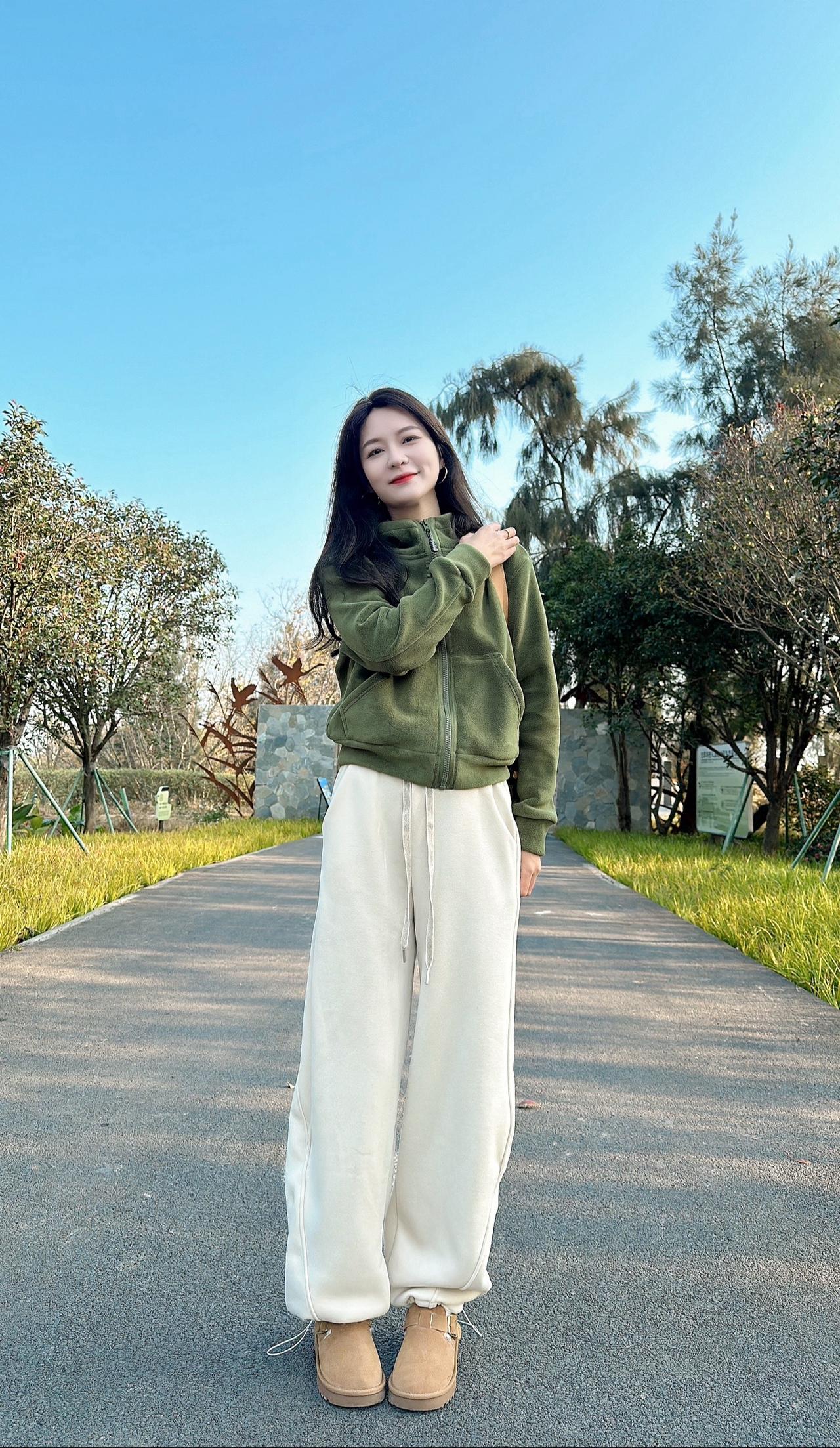 20岁30岁不止是隔十年而是人的一生20岁满眼青春快乐不惧岁月不惧风霜而30岁是