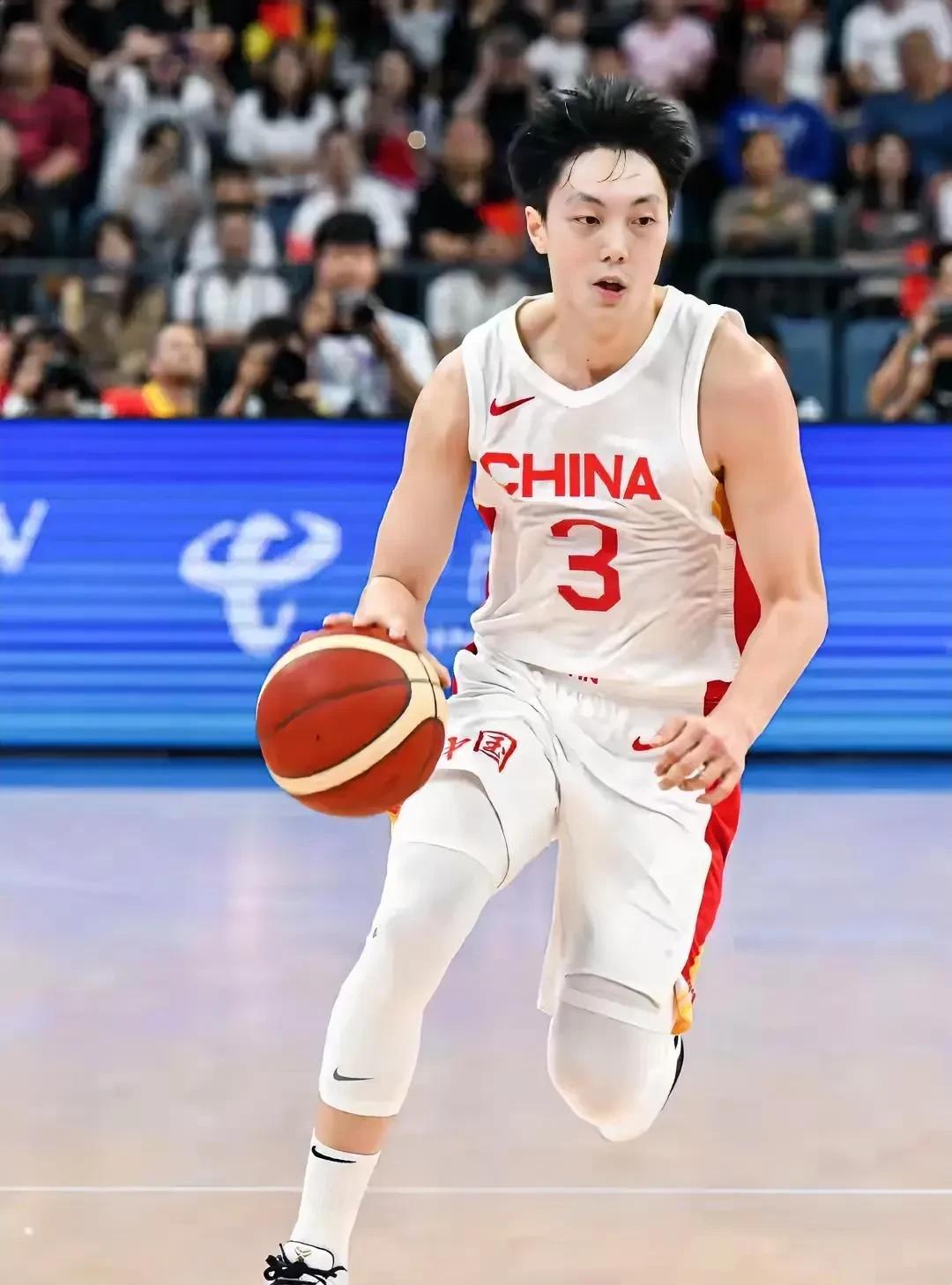 胡明轩胡干乱干，郭士强看走眼了！亚洲杯小组赛中国男篮93-88险胜沙特男篮，斩