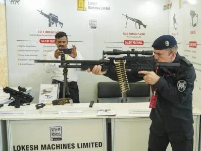 俄国人体验印度装备的内格夫轻机枪