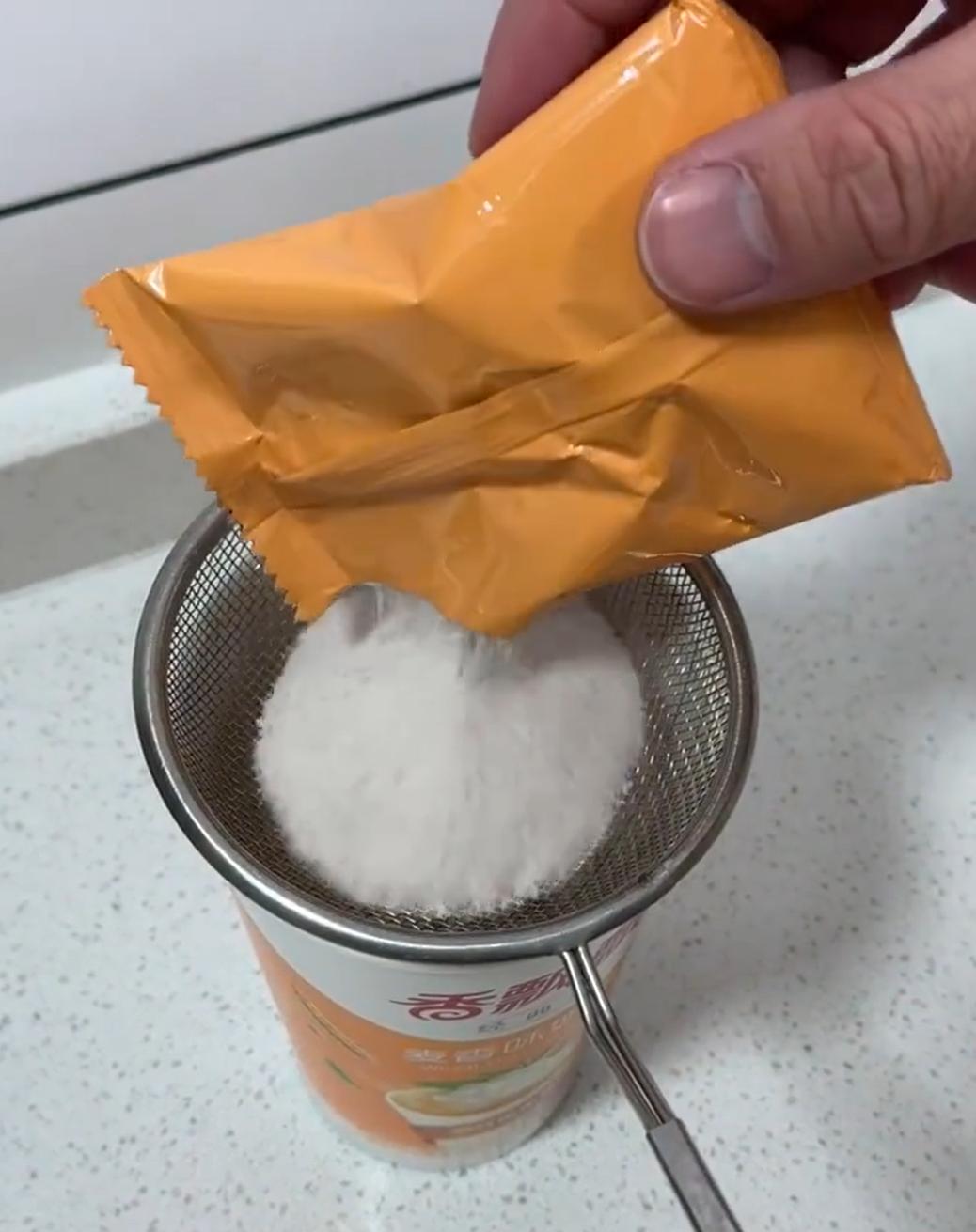 炒菜没糖了就用这一招，天才呀[吐舌头眯眼睛笑][吐舌头眯眼睛笑][吐舌头眯眼睛笑]