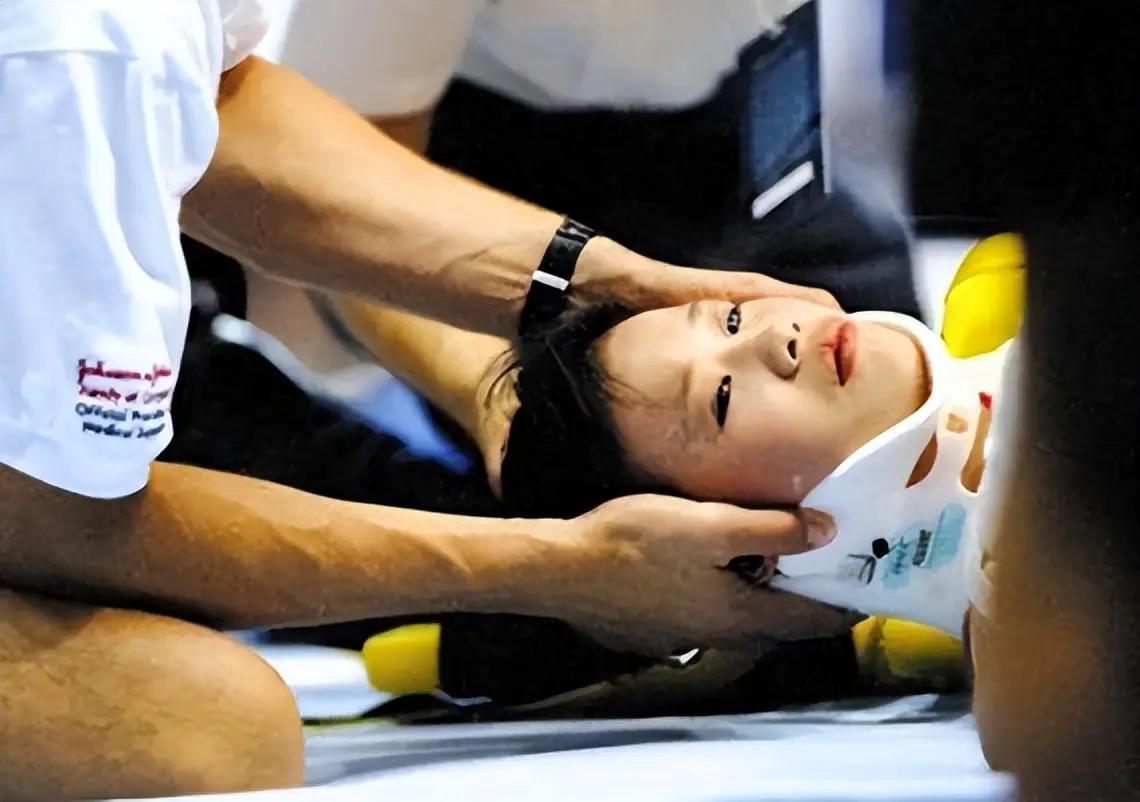 “演都不演了！”一个高位截瘫连大小便都无法自理的女人，不仅嫁了千万富豪，还生下一