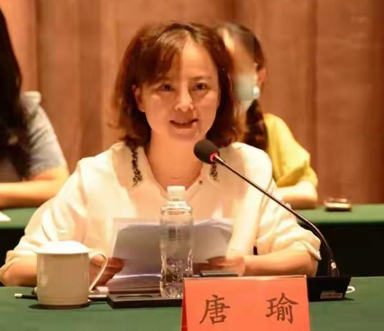 80后干部唐瑜“翻车”：写警示心得，转头把权当“提款机”毕节唐瑜栽了。9月