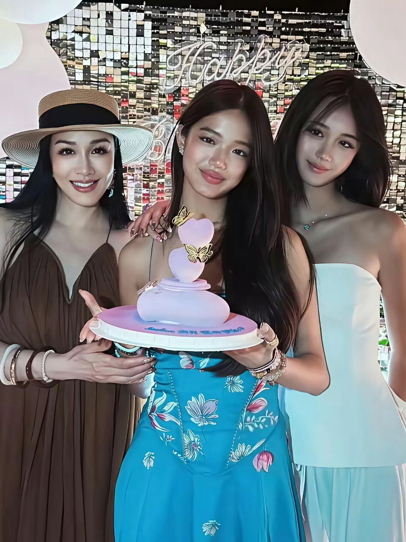 钟丽缇二女儿直播翻车！慌忙藏电子🚬被拍Jaden直播时妈妈突然进房间，慌忙藏起