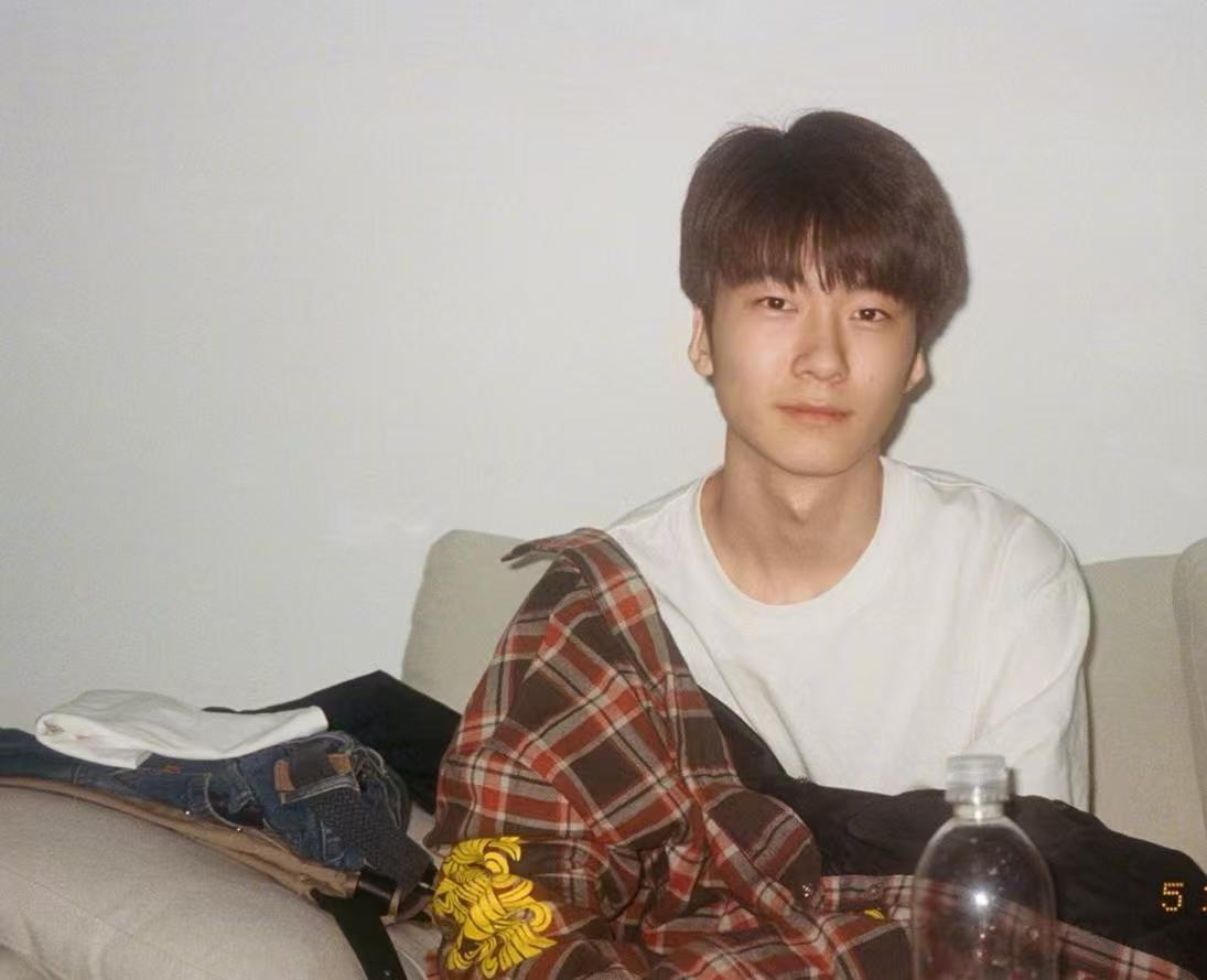 张亮的儿子颜值好高，好适合出道啊！在国外读书的张亮儿子天天晒出自己18岁生日照