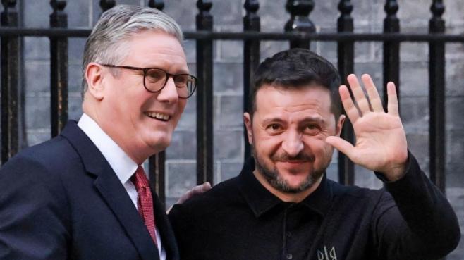 战斗民族的大使馆确实强硬！面对英国首相斯塔默再次宣布扩大对俄罗斯的制裁，俄罗斯驻
