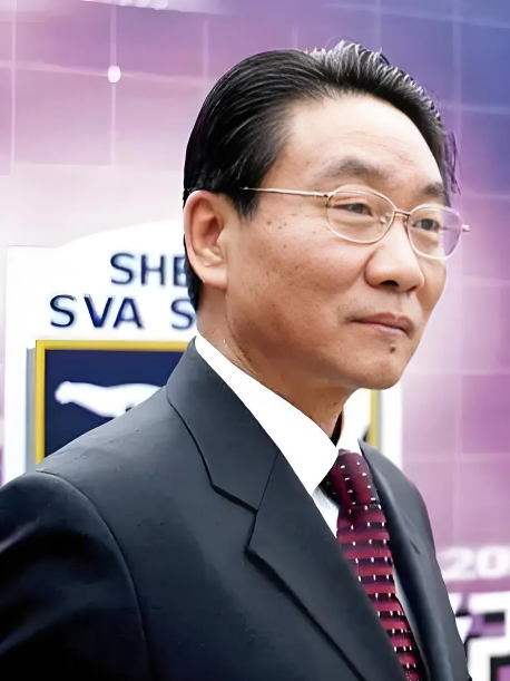 楼世芳：我给申思打了个电话，请他帮忙一起来做这件事情。并邀请他们一起参加申花十周