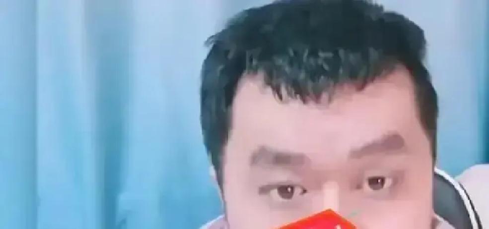 三所学校，零商演，李宏烨被行业拉黑去年他还能跑二十场，今年只剩民办院校肯请