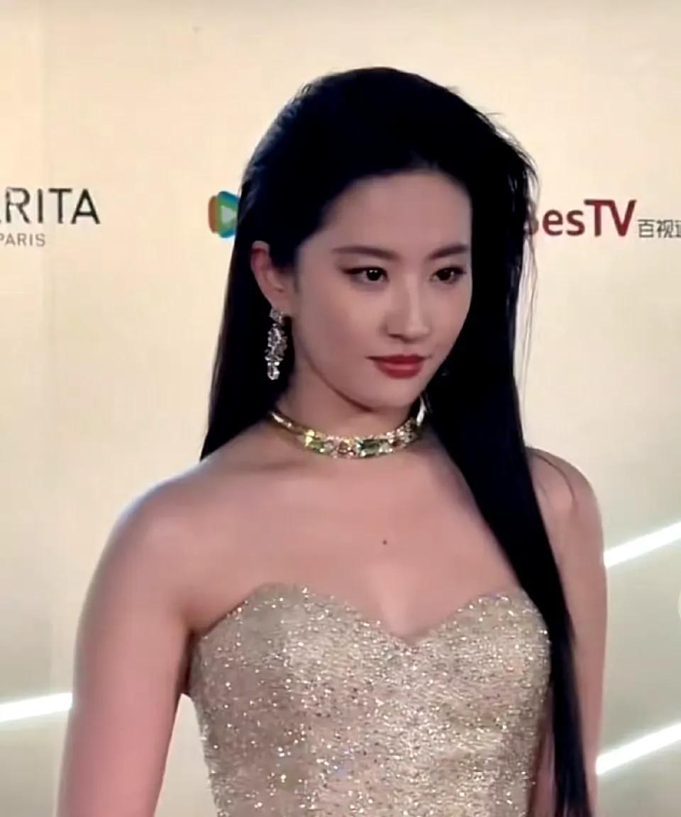 白玉兰组委会疑似回应刘亦菲未出席风波近日，白玉兰奖颁奖礼上刘亦菲未现身引发热议