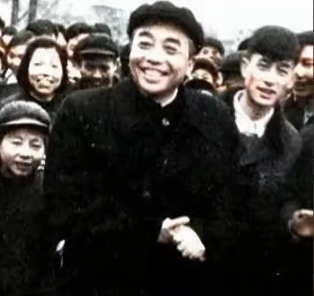 毛主席从不批评刘伯承和徐向前，一个是不忍批评，另一个无需批评。说到这儿，咱们