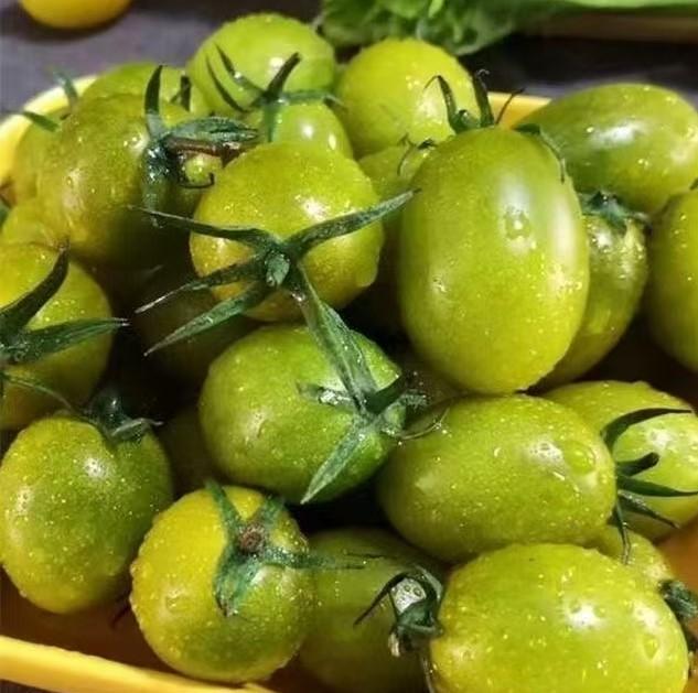 青甜绿宝石小番茄🍃春日治愈美食打卡这个青甜绿色小番茄也太绝了吧，通体翠绿像颗