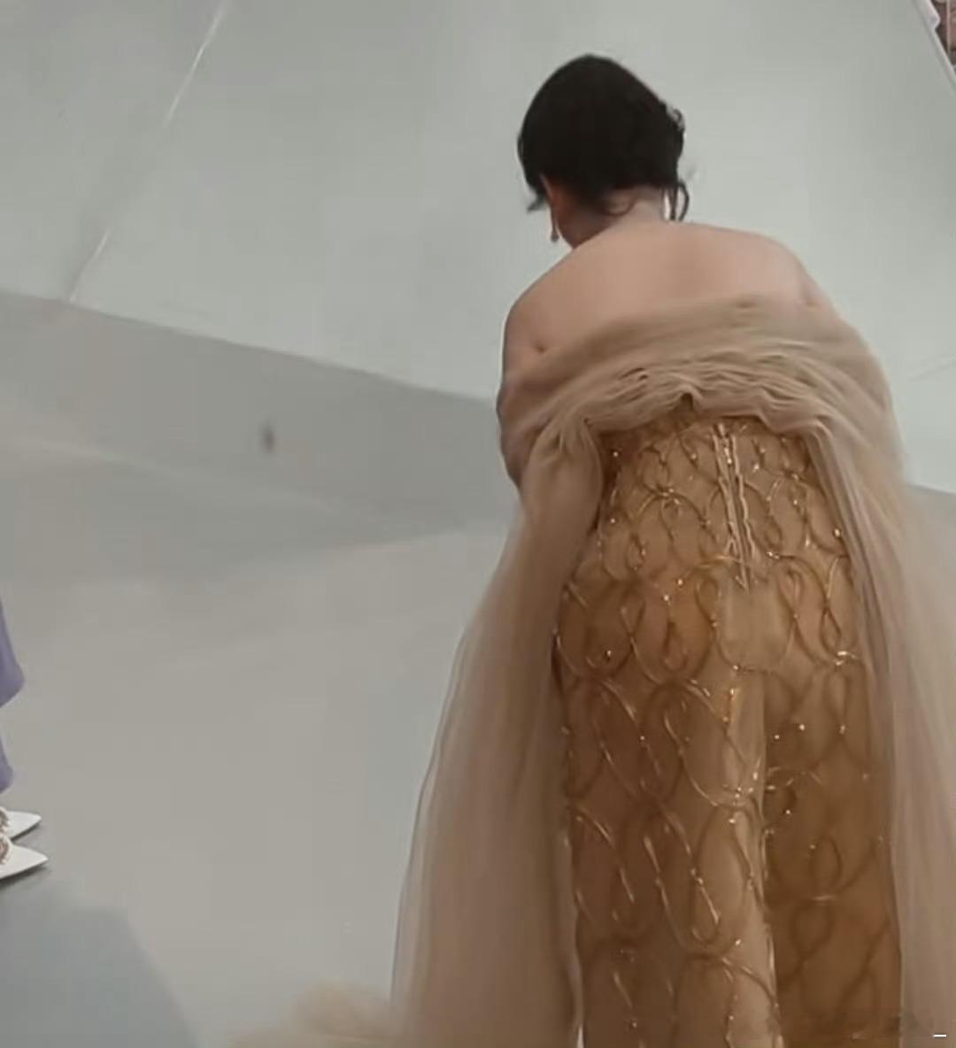 衣服们好辛苦..