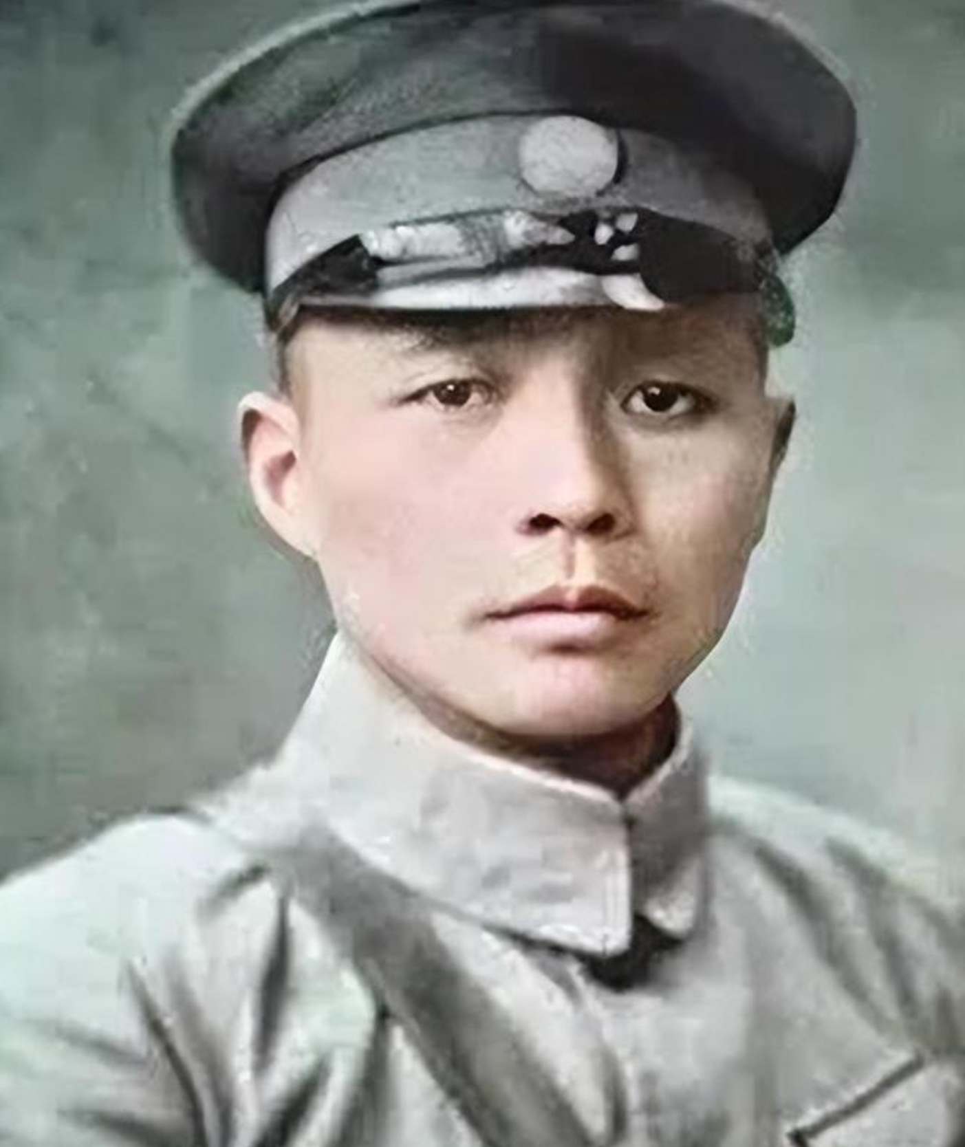 抗战时期，钱大钧掏出手枪，啪的一声，当着其他特务的面，将军统特务处长杨若琛给枪毙