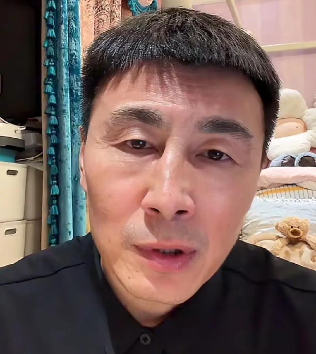 前国脚李玮锋透露了当年大张玉宁得不到国足重用的原因。他在直播时也无奈表示，其实