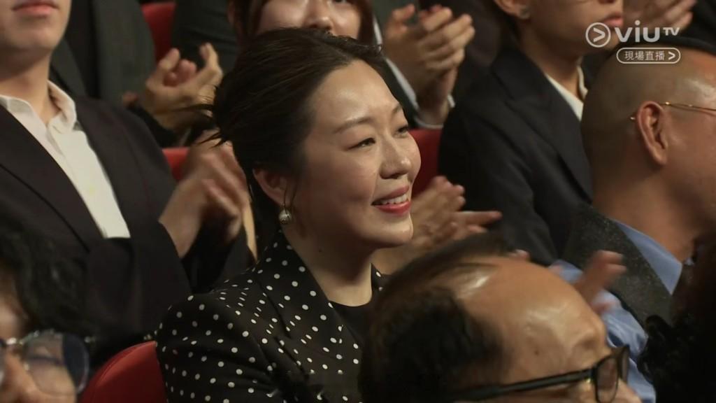 星岛：金像奖2026｜杜德伟凭《风林火山》夺最佳男配角激动亲吻老婆李晓冰特别多