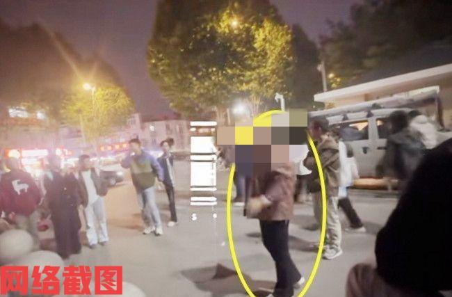 江西某高校有阿姨，校门口诉说自己的苦衷。原来阿姨有每天进入学校收快递的行为，