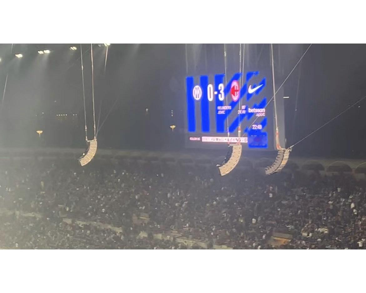 还记得去年的那个夜晚吗？上赛季的意大利杯半决赛，AC米兰客场3比0横扫国际米兰