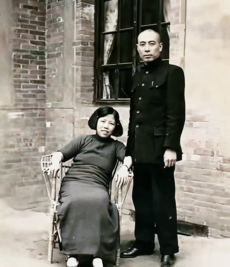 珍贵合影:1938年周总理和邓颖超！