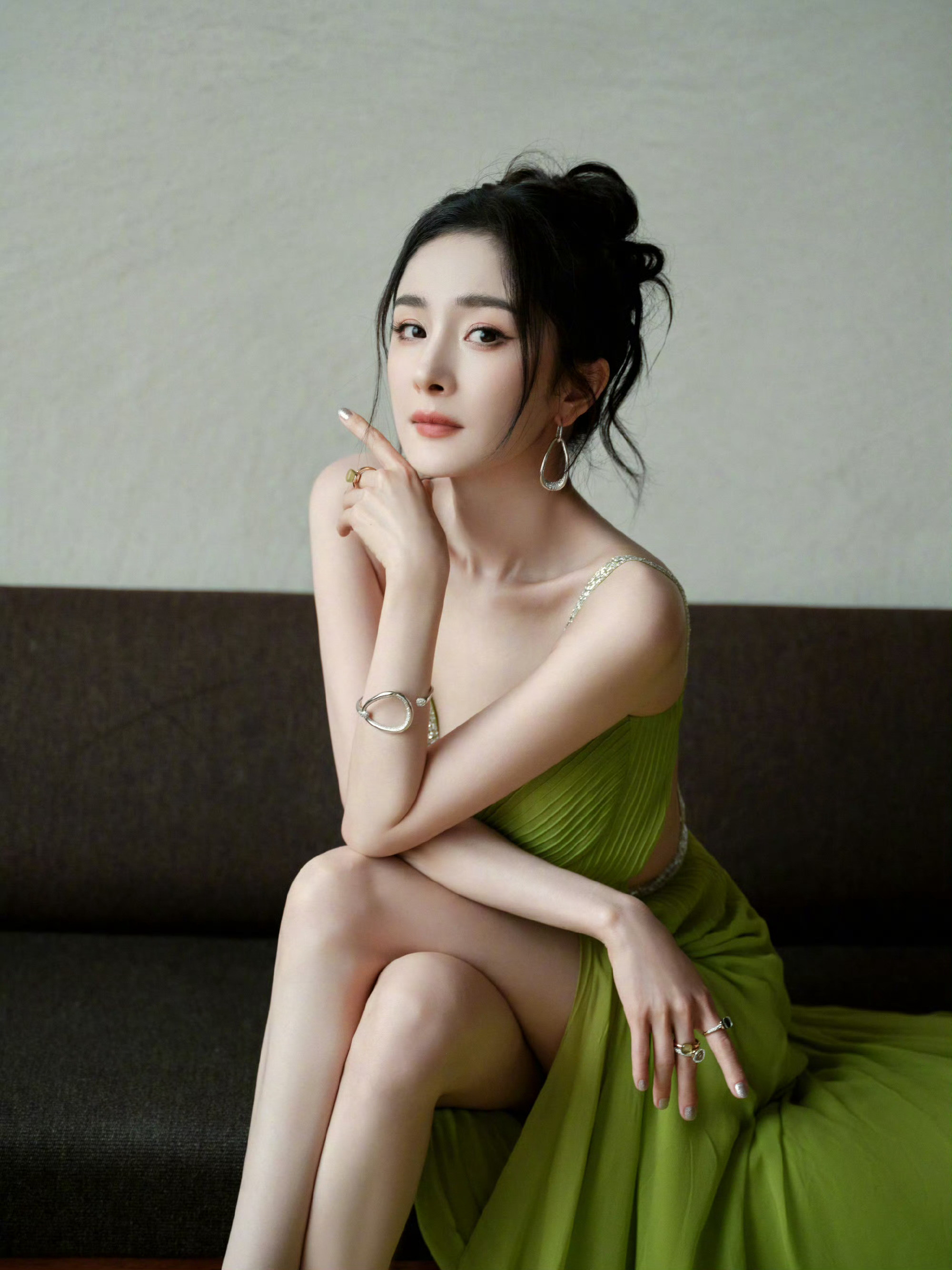 杨幂ym杨幂宁绣绣晚安，愿月光为你织就一个美丽的梦境，今晚的姐姐真的太美了