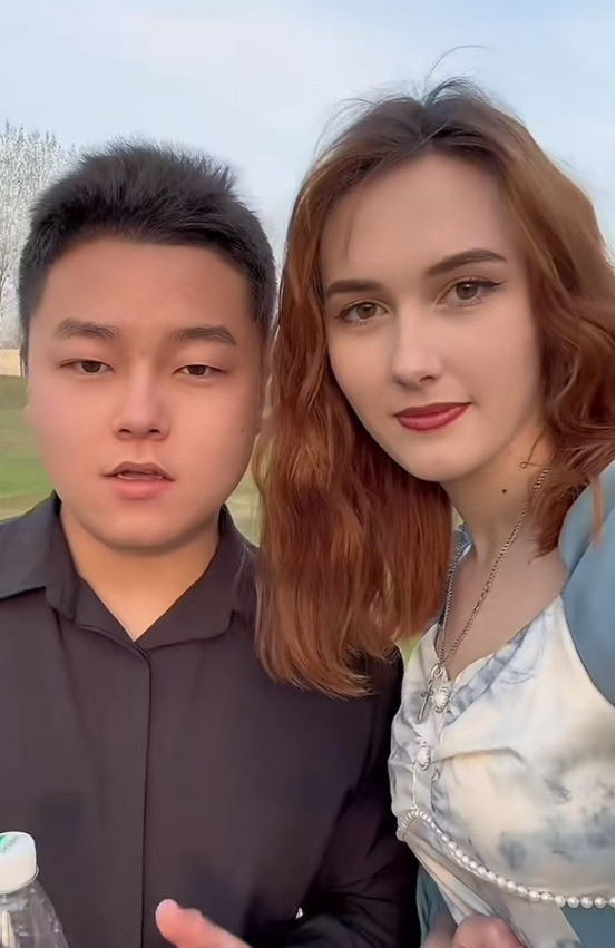 小伙娶洋媳妇拍视频火了世界真乱套！河南小伙竟然从枪林弹雨