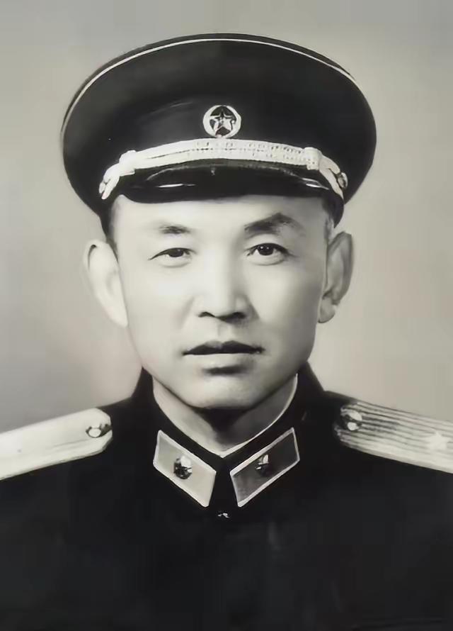 1951年，140师参谋长黎原打仗很厉害，资历却不够，军长为了提拔他，接连调