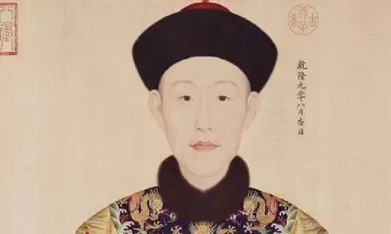 雍正三年，弘历满十四岁，皇帝想起该给儿子找个宫女试婚了，内务府选中满洲正黄旗的包衣管领翁果图的女儿富