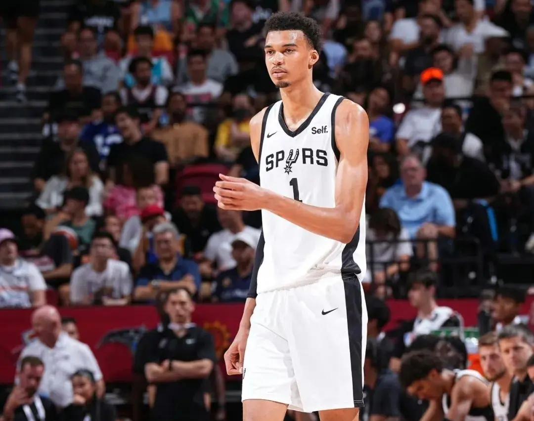 文班亚马也在觊觎MVP奖杯目前MVP大热门是约基奇和亚历山大，但是文班率领的马