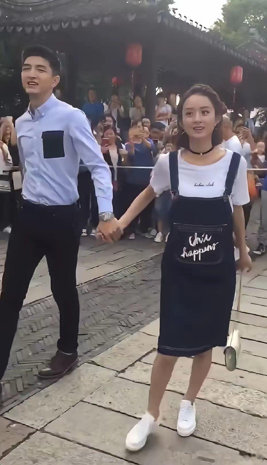 17年的丽颖，那时候好可爱，圆圆的脸，大大的眼睛。​​​